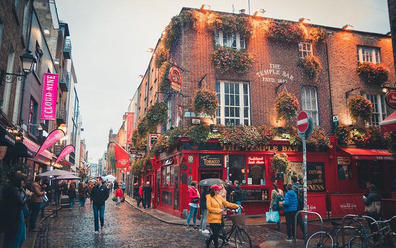 美國EB5新政下“雙遞交”政策解析：留學生與陪讀家長的“準綠卡”之道！