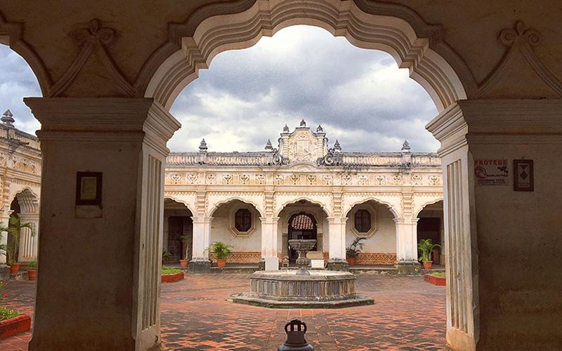 移民新加坡有沒(méi)有學(xué)歷要求？解析新加坡移民政策和學(xué)歷因素