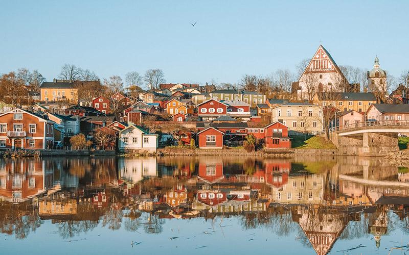 較新移民中介該找誰咨詢？解析選擇合適中介的重要性