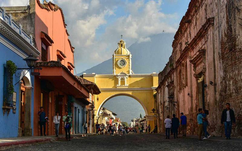 美國為何關停親屬移民？深度解析政策變動的原因與影響