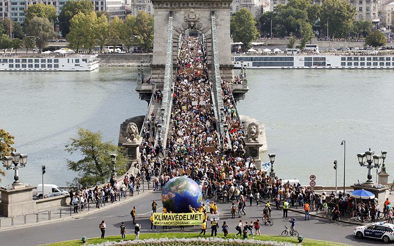 移民海外要不要變更居住地？全面解析利弊與操作指南